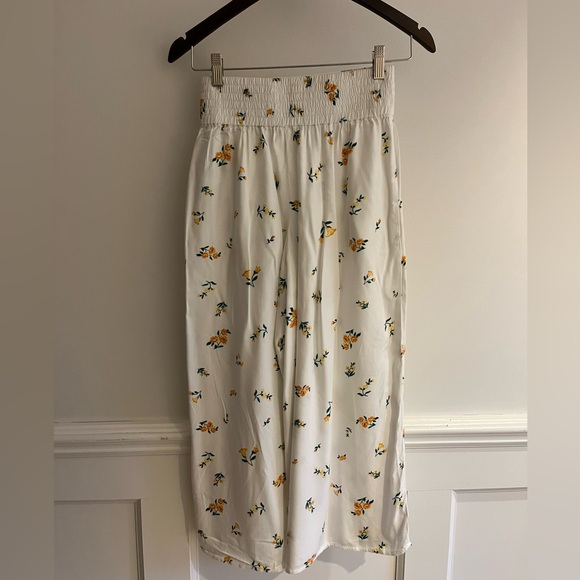 Aritzia Ditsy Floral Print Culottes - Picture 2 of 4